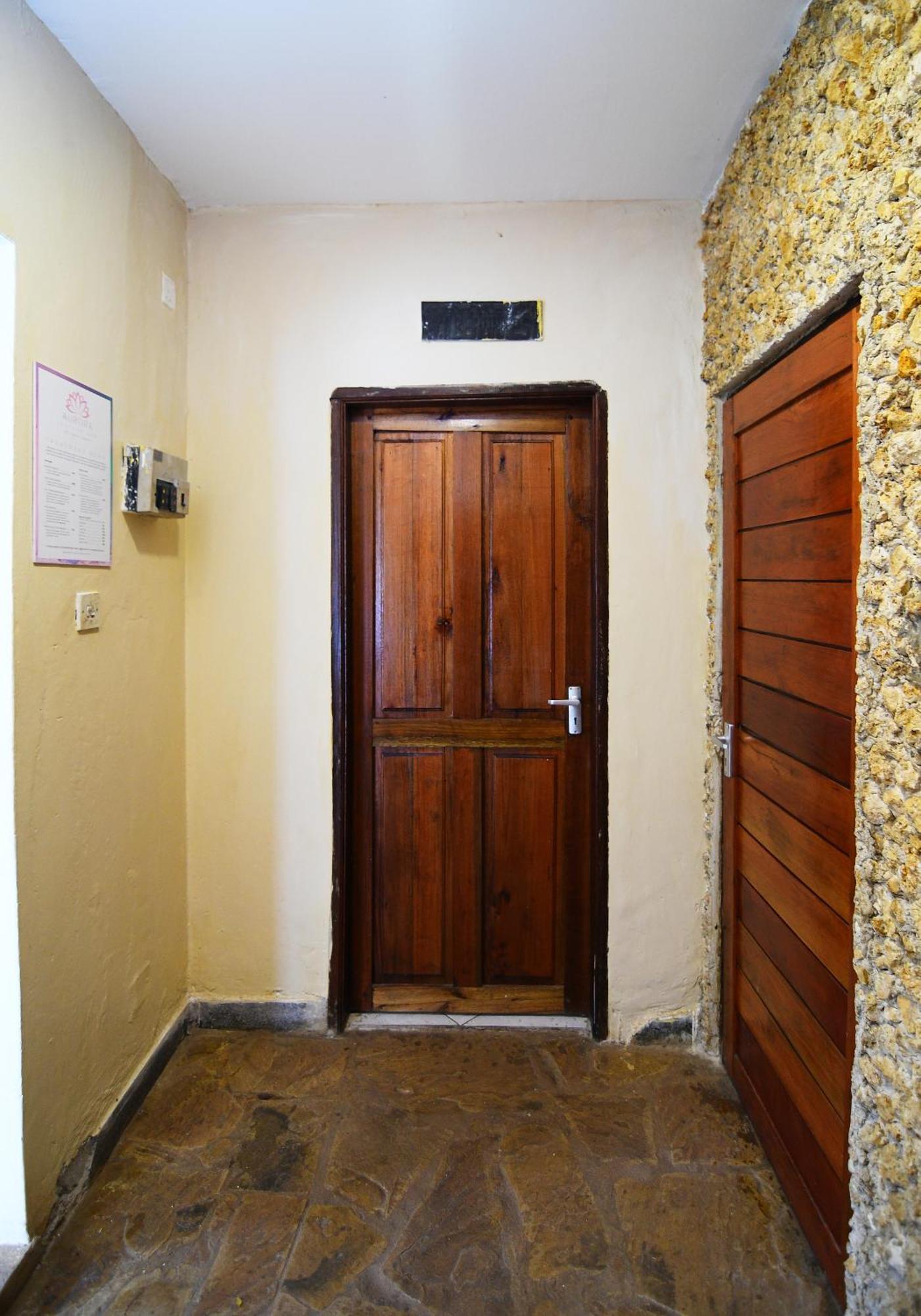 Hostel Tulia House Backpackers Mombasa Exterior foto